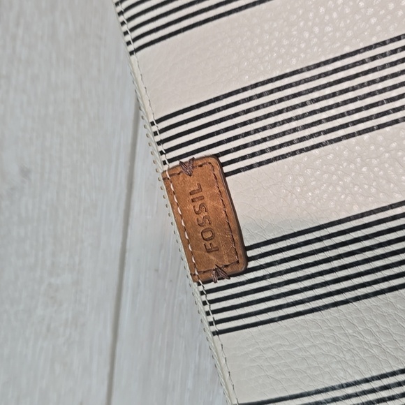 Fossil Women Emma RFID Zip clutch Leather Wallet - Picture 3 of 13
